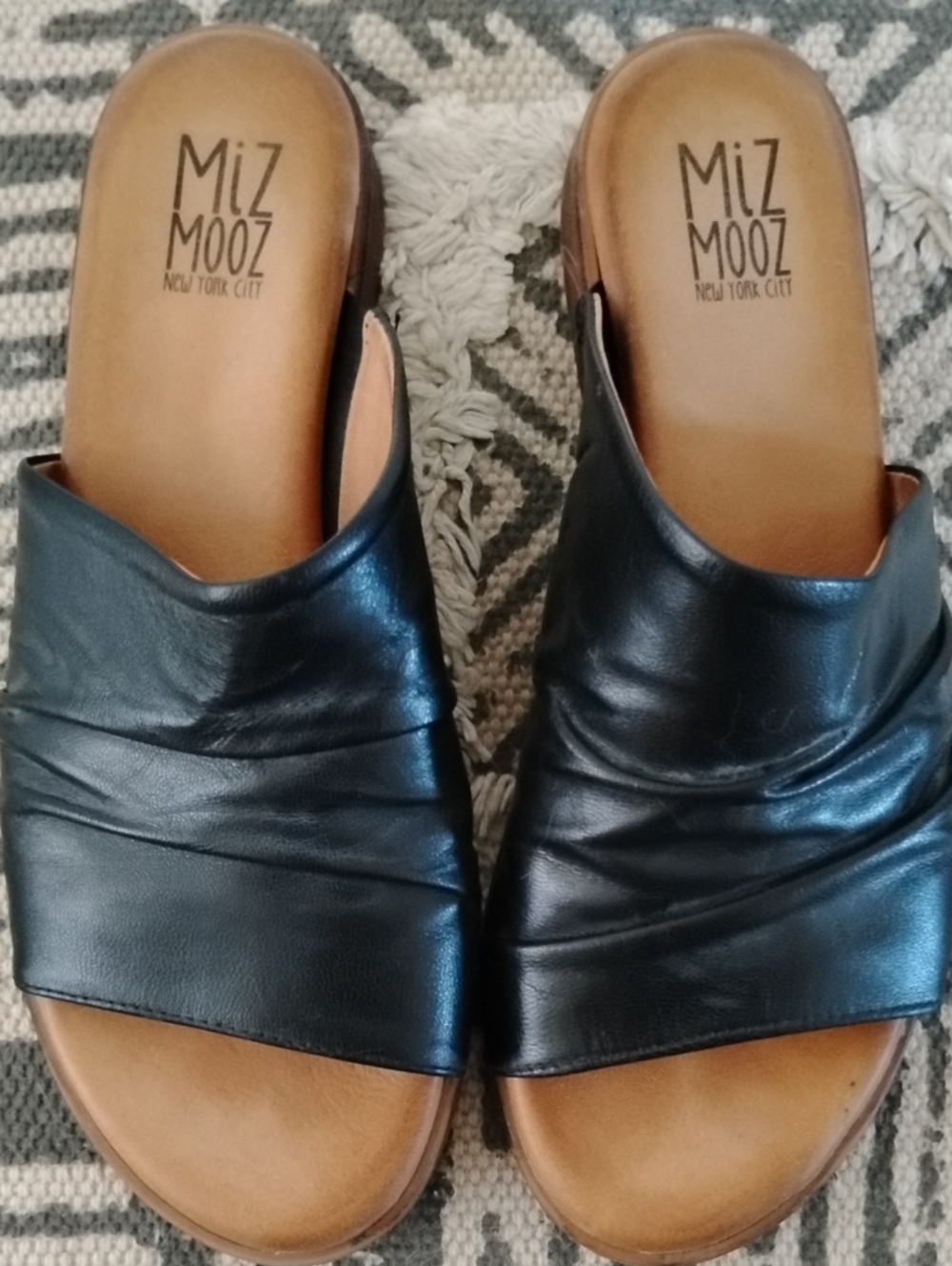 Miz Mooz Black Leather Ruched Slide Mules Sz 40 9-9.5